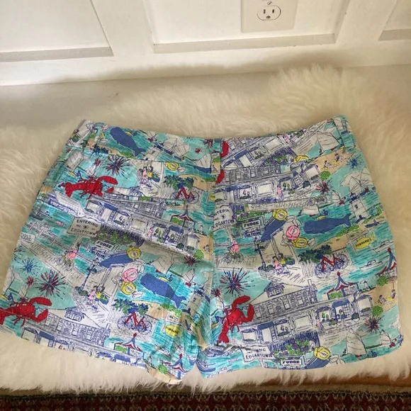 Vineyard Vines Blue and Red Bermuda Shorts Vibrant Floral Design - Picture 7 of 7